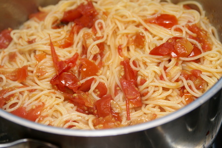 Роллы из баклажанов со спагетти  с сыром: шаг 4