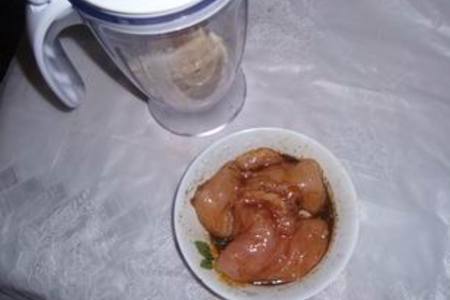 Курица с вишнями в арахисовой панировке.: шаг 2