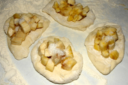 Пирожки с разной начинкой: картошкой, капустой и бананами: шаг 6