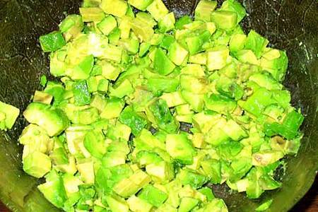 Салат из авокадо с куриной грудкой-гриль: шаг 4