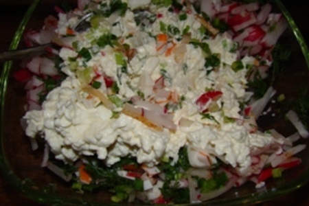 Крабовый салат с соусом из брынзы и йогурта: шаг 2