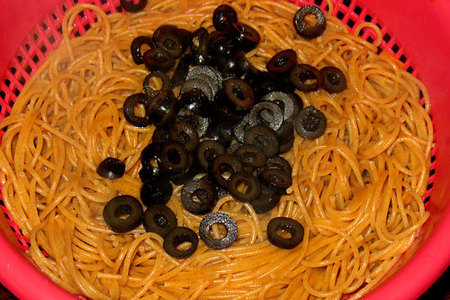 Паста (из цельного зерна) с томатным соусом и ньоками из пёстрого окуня (тилапии): шаг 4
