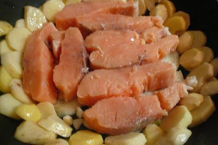 Рыба с овощами и картофелем: шаг 3