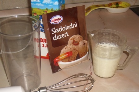 Мороженое с шоколадной крошкой и сухим завтраком choco: шаг 1