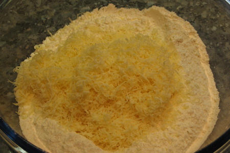 Пикантный белый хлебушек с сыром: шаг 1
