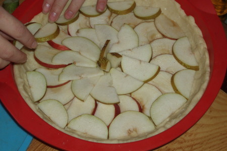 Твороженный пирог с яблочно-грушевой начинкой под сметанной заливкой: шаг 1