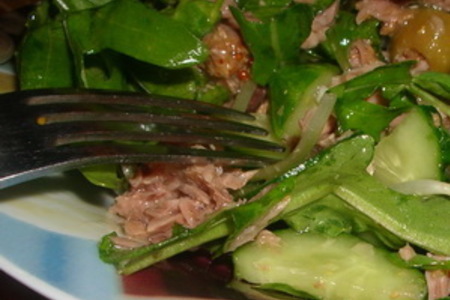 Салат с руколой и тунцом: шаг 1