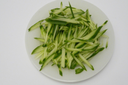 Зеленый салат с мидиями.: шаг 2