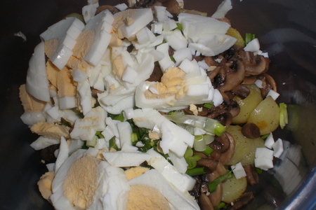 Салат картофельный с грибами: шаг 3