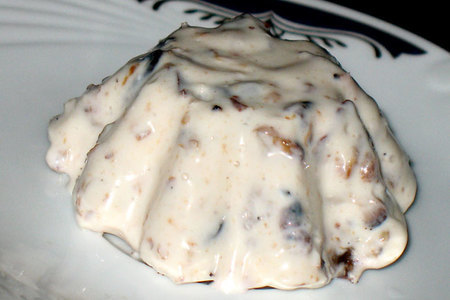 Десерт из греческого йогурта с черносливом и орехами: шаг 1