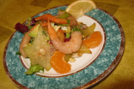 Салат с фруктами и креветками под клубничным соусом: шаг 1
