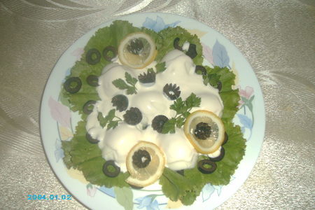 Яйца с майонезом и маслинами.