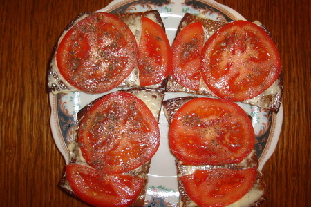 Фото к рецепту: Гренки с помидорами
