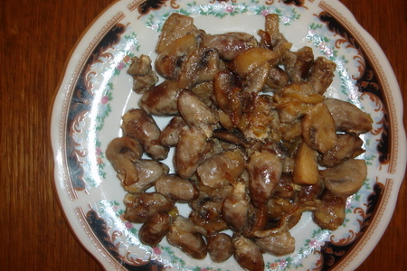 Фото к рецепту: Куриные сердечки с грибами
