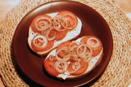 Фото к рецепту: Бутерброд с помидором