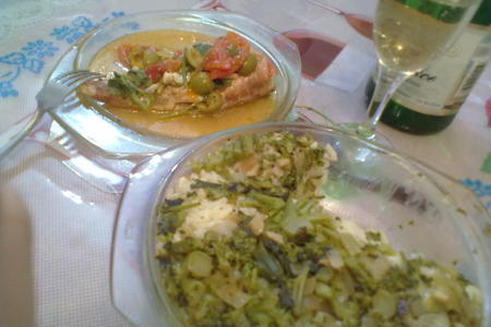 Фото к рецепту: Рыба с соусом из шампанского и оливок+ароматный рис с брокколи)))