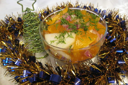 Фото к рецепту: Пикантный салат с хурмой