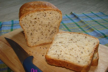 Фото к рецепту: Хлеб с  коричневым кунжутом. мой первый хлеб!