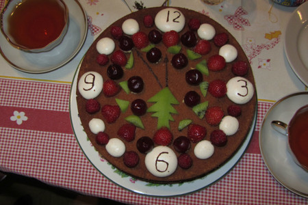 Фото к рецепту: Торт  "новогодние часы"