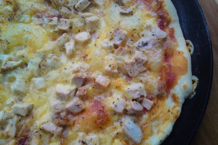 Фото к рецепту: Пицца с курицей и языком