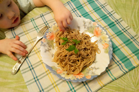 Фото к рецепту: Спагетти в грибном соусе