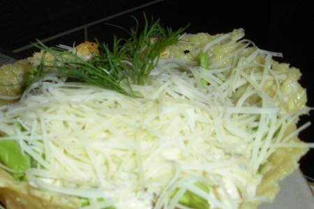 Фото к рецепту: Салат в сырной корзиночке