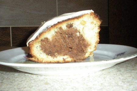 Фото к рецепту: Шоколадный кекс с кедровыми орешками