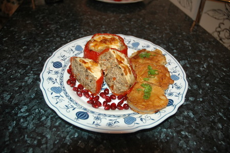 Фото к рецепту: Перец фаршированный курицей с черносливом