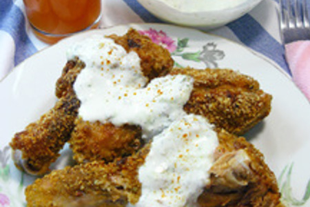Фото к рецепту: Куриные голени в ароматных сухарях