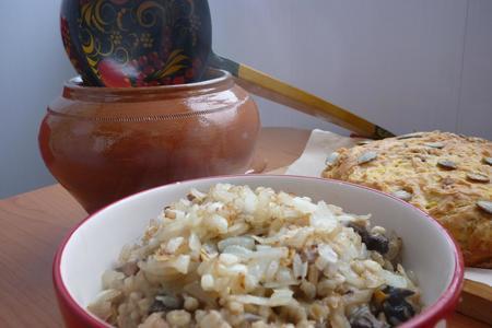 Фото к рецепту: Мульгикапсад(mulgikapsad) (тушёная квашенная капуста с перловкой и свининой)