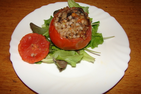 Фото к рецепту: Фаршированные помидоры гречкой