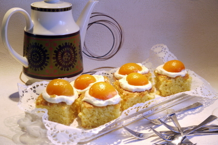 Фото к рецепту: Пирожные „яичница-глазунья“