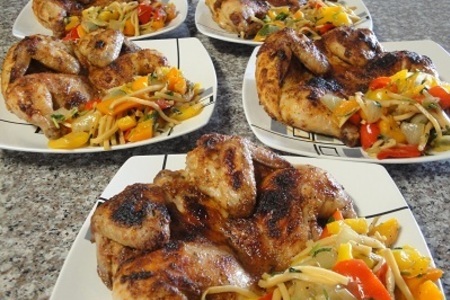 Фото к рецепту: Цыплята по фамилии корнишоны развлекались с овощами