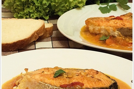 Фото к рецепту: Рыба в томатно-кокосовом соусе.