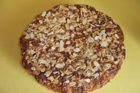 Фото к рецепту: Ореховый пирог с лимонным вкусом