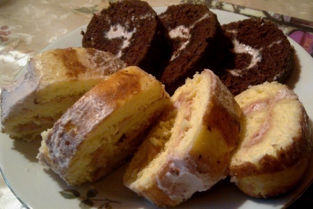 Фото к рецепту: Бисквитные рулеты и торт "шоколадные розочки"