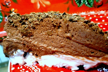 Сливочно-шоколадный десерт с даймом и вишней.