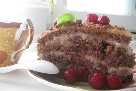 Фото к рецепту: Шоколадный торт с вишней