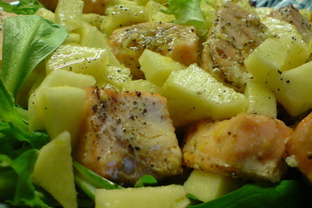 Салат с сёмгой и яблоками с цитрусовой ноткой