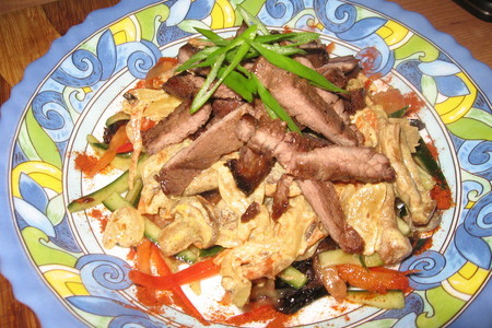 Фото к рецепту: Тёплый салат с говядиной
