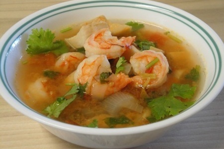 Остро-кислый суп tom yam