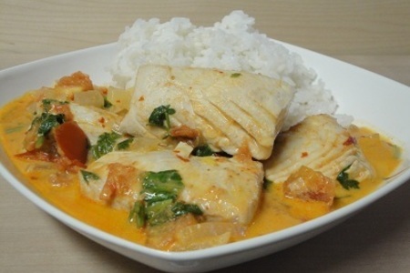 Фото к рецепту: Рыба с красным карри и рисом