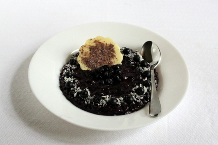 Фото к рецепту: Чернично-кокосовое ризотто