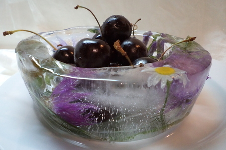 Фото к рецепту: Ледяная ваза для фруктов "кристалл"!!!