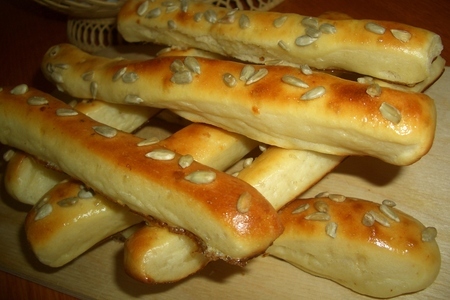 Фото к рецепту: Хлебные палочки с сыром.