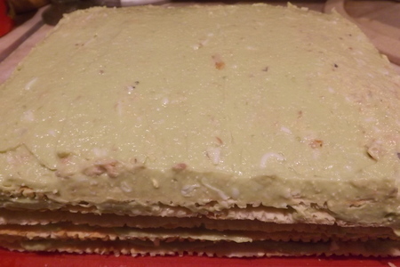 Фото к рецепту: Закусочный торт с авокадной начинкой