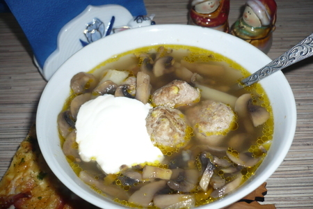 Фото к рецепту: Грибной суп с фрикадельками