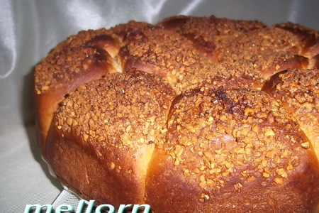 Фото к рецепту: Пирог с карамельно-ореховой посыпкой