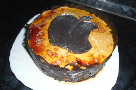 Фото к рецепту: Яблочно-карамельный торт с яблочным суфле "itort"