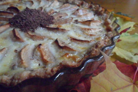 Фото к рецепту: Яблочный тарт с шоколадом (кулинарный алфавит)